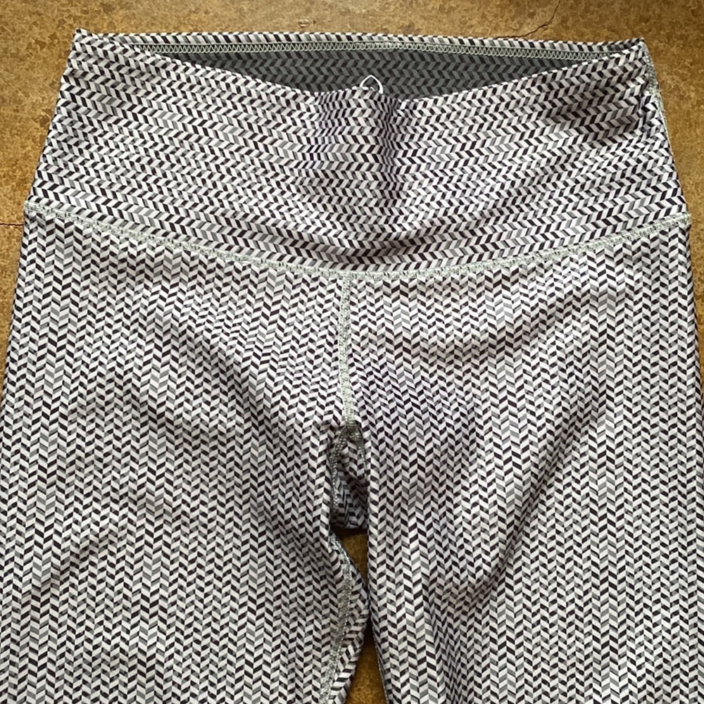 INNER Fire black and grey‎ geometric high waist 7/8 leggings